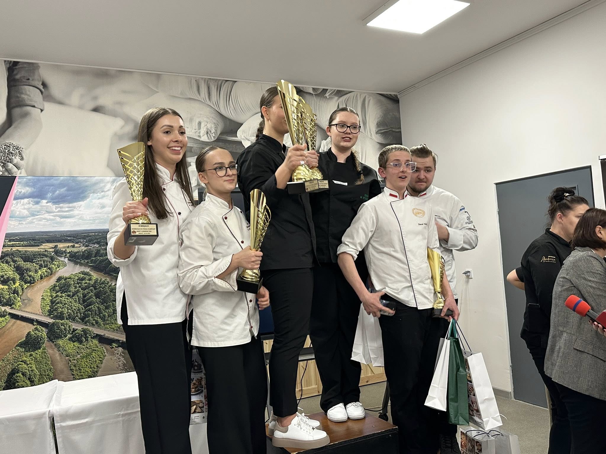 DRUGI ETAP OLIMPIADY ADEPT CUKIERNICTWA 